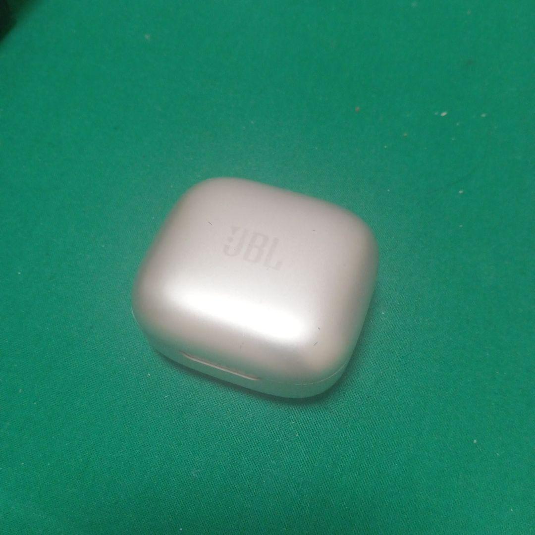 JBL ワイヤレスイヤホン シルバーケース