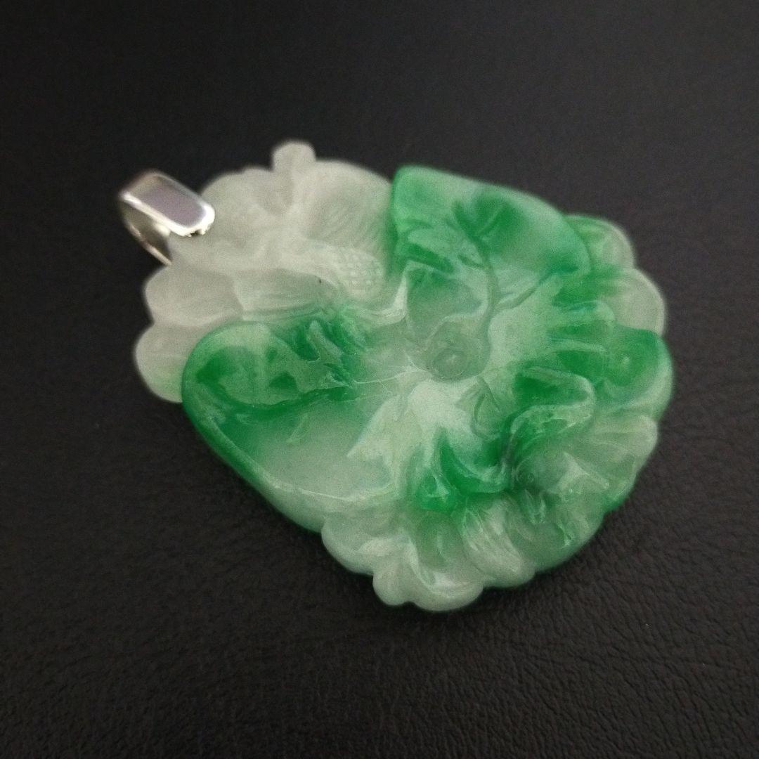 希少　Pt900 刻印　翡翠 ？花彫刻 ペンダント 美品