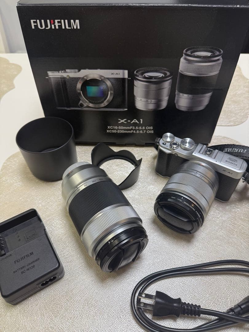FUJIFILM X-A1 ミラーレスカメラ 2本のレンズ付き