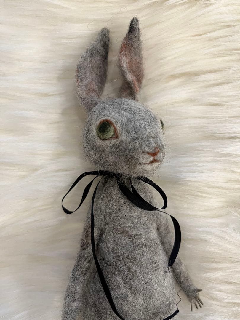 羊毛フェルト ウサギ人形 グレー　作家　ウエノミホコさま