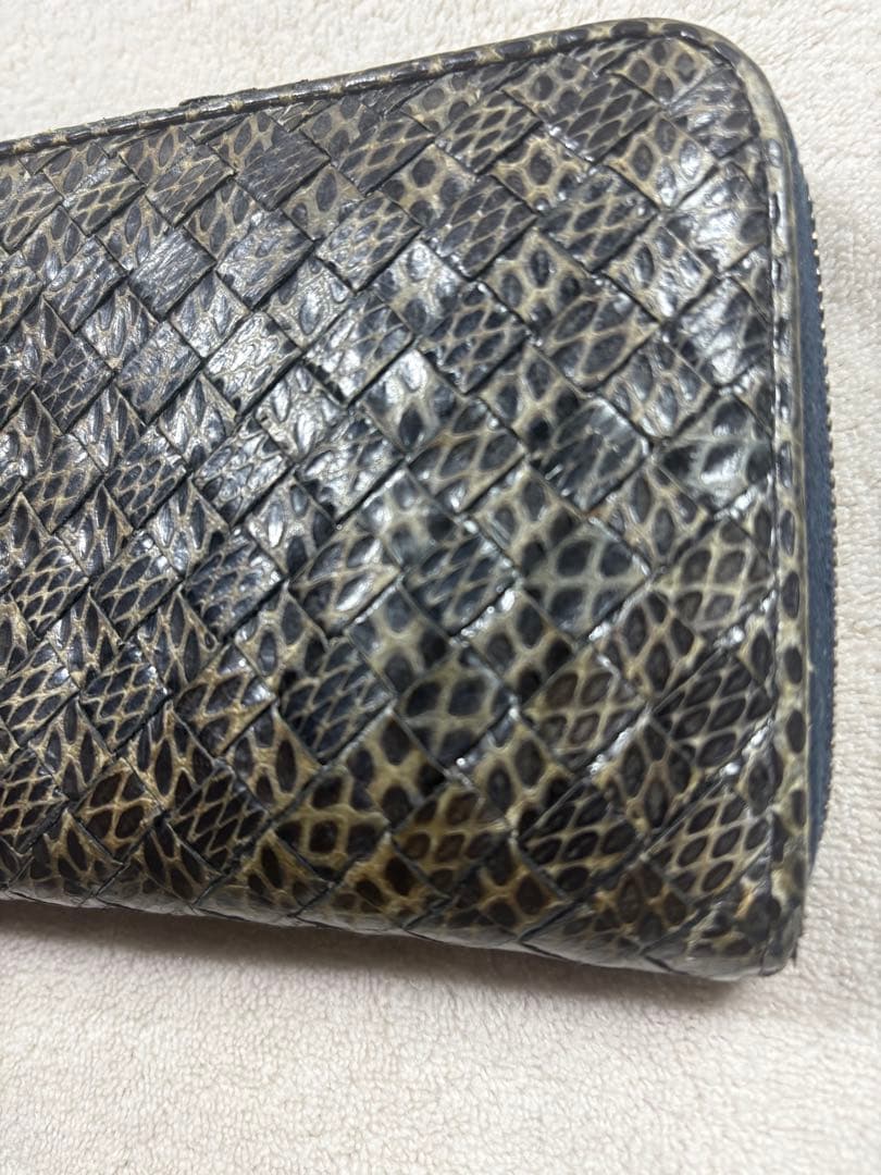 極美品　希少パイソン　ボッテガべネタイントレチャート　長財布　ラウンドファスナー