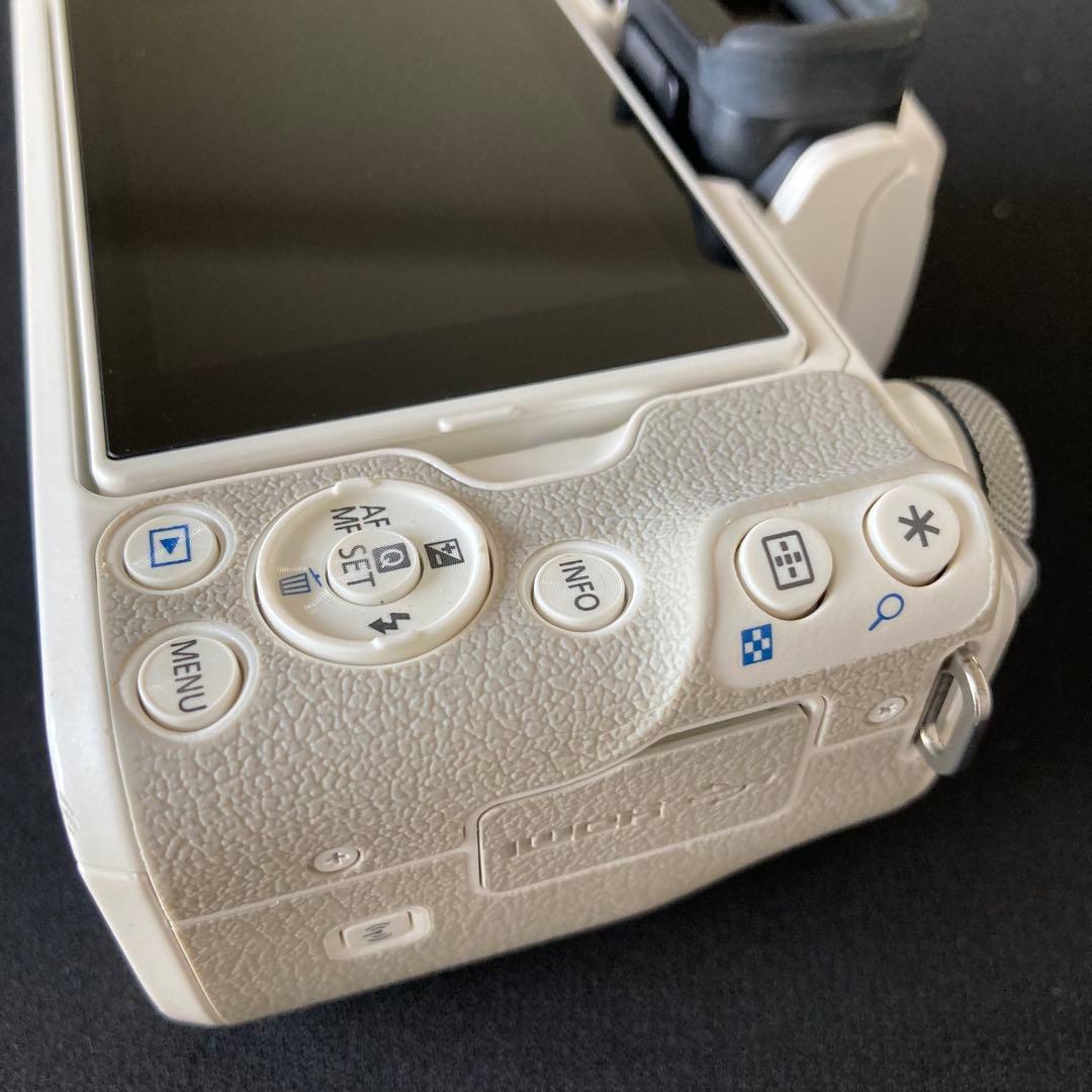 【美品】Canon EOS kiss M 18-55mm ミラーレスカメラ