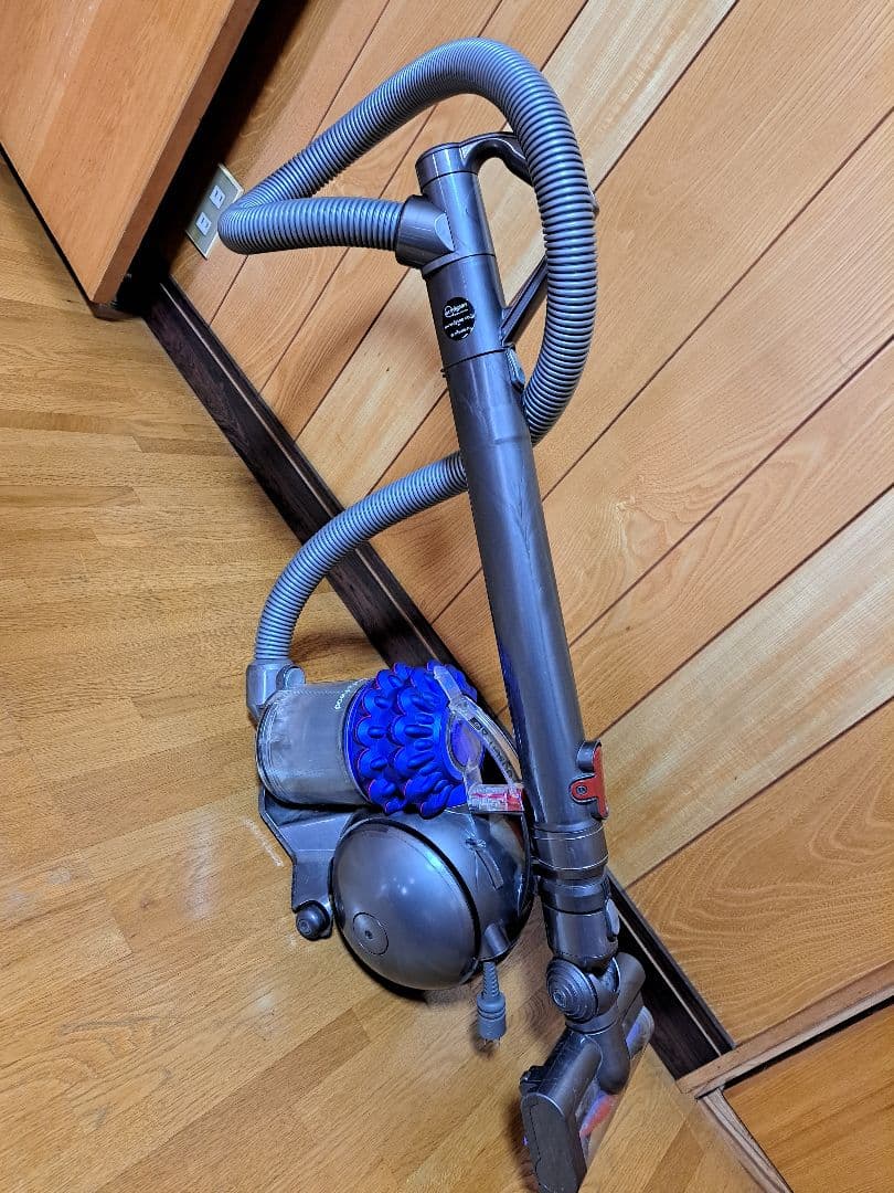 dysonの掃除機　DC63