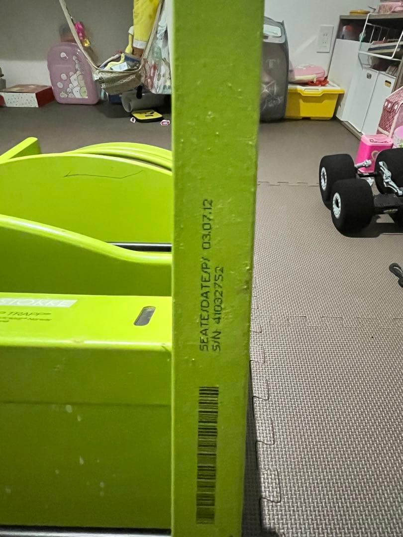 STOKKE ストッケ　トリップ トラップ　グリーンとオレンジのチェア