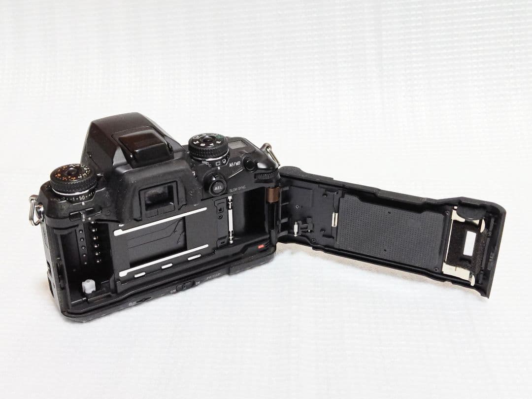 ミノルタ α-7 フィルムカメラとレンズ 2本