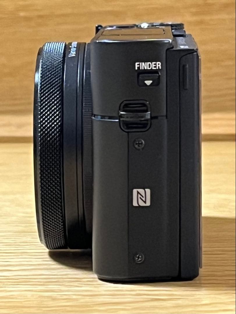 【美品】SONY コンパクトデジカメRX100M5A（バッテリー2個、充電器付）