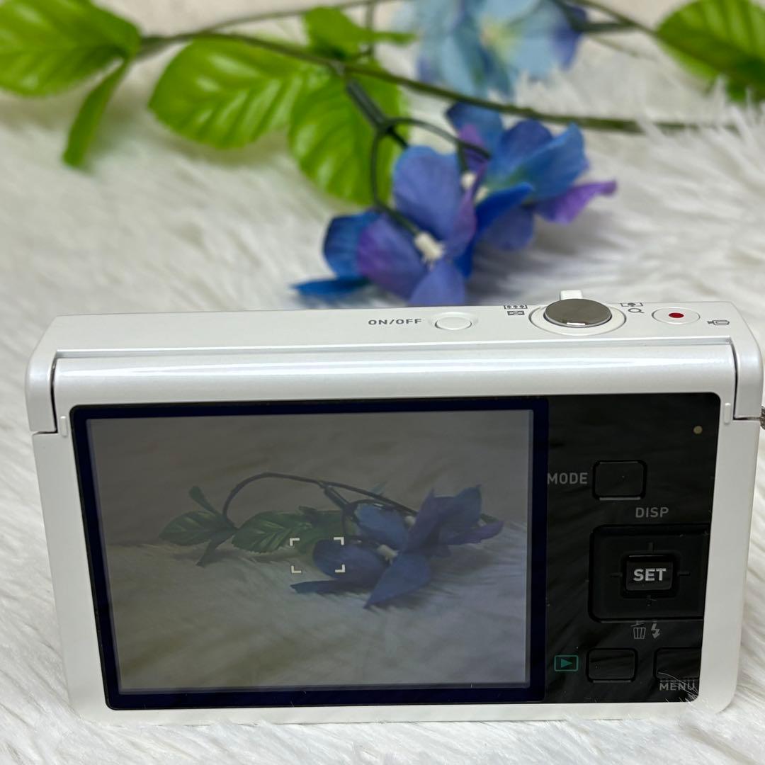 美品　CASIO カメラ　EX-ZR50 充電器　箱　ホワイト　コンデジ　動作品