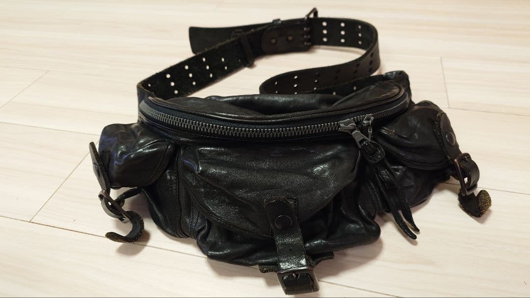 バックラッシュ 3ピンベルトレザーショルダーバッグ