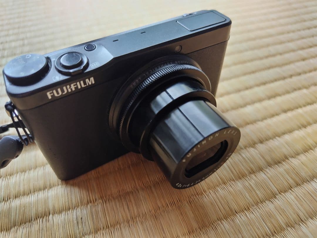 FUJIFILM XQ1 完動品 純正バッテリー4つ 純正カメラケース