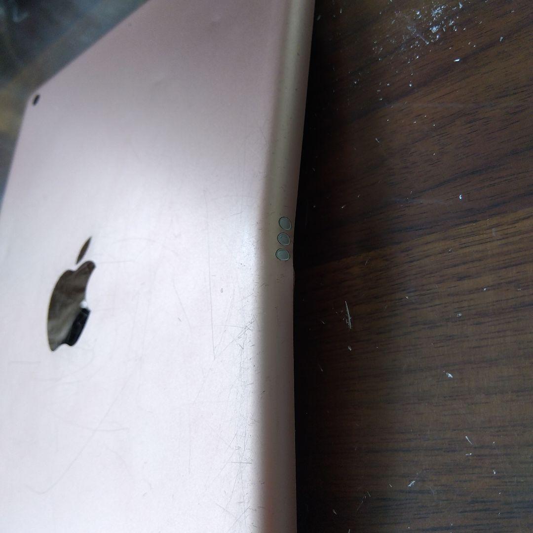 ホワイト iPad本体 画面ひび割れあり