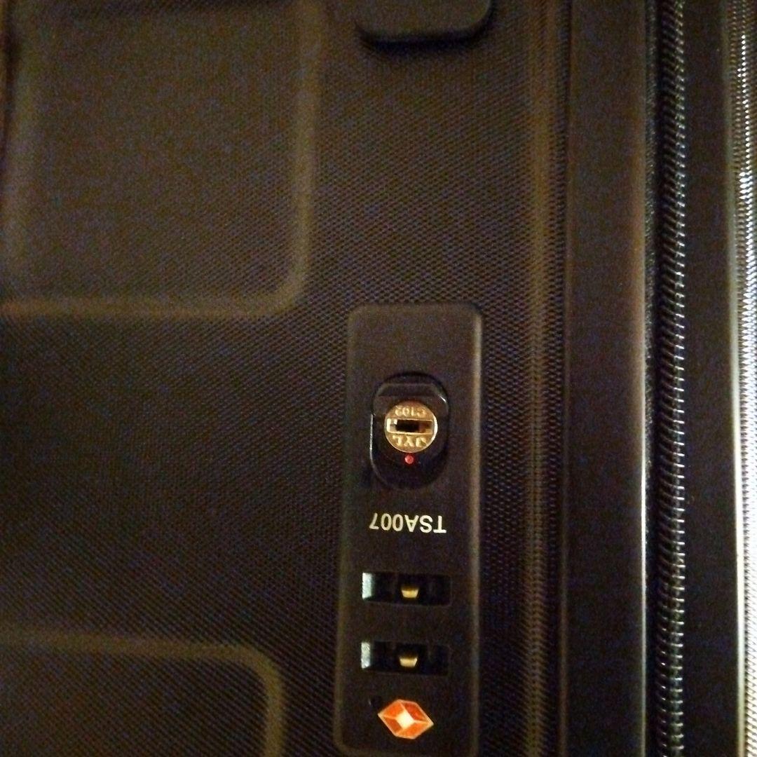 無印良品　黒 ハードキャリーケース 大型 104リットル　TSAロック 4輪