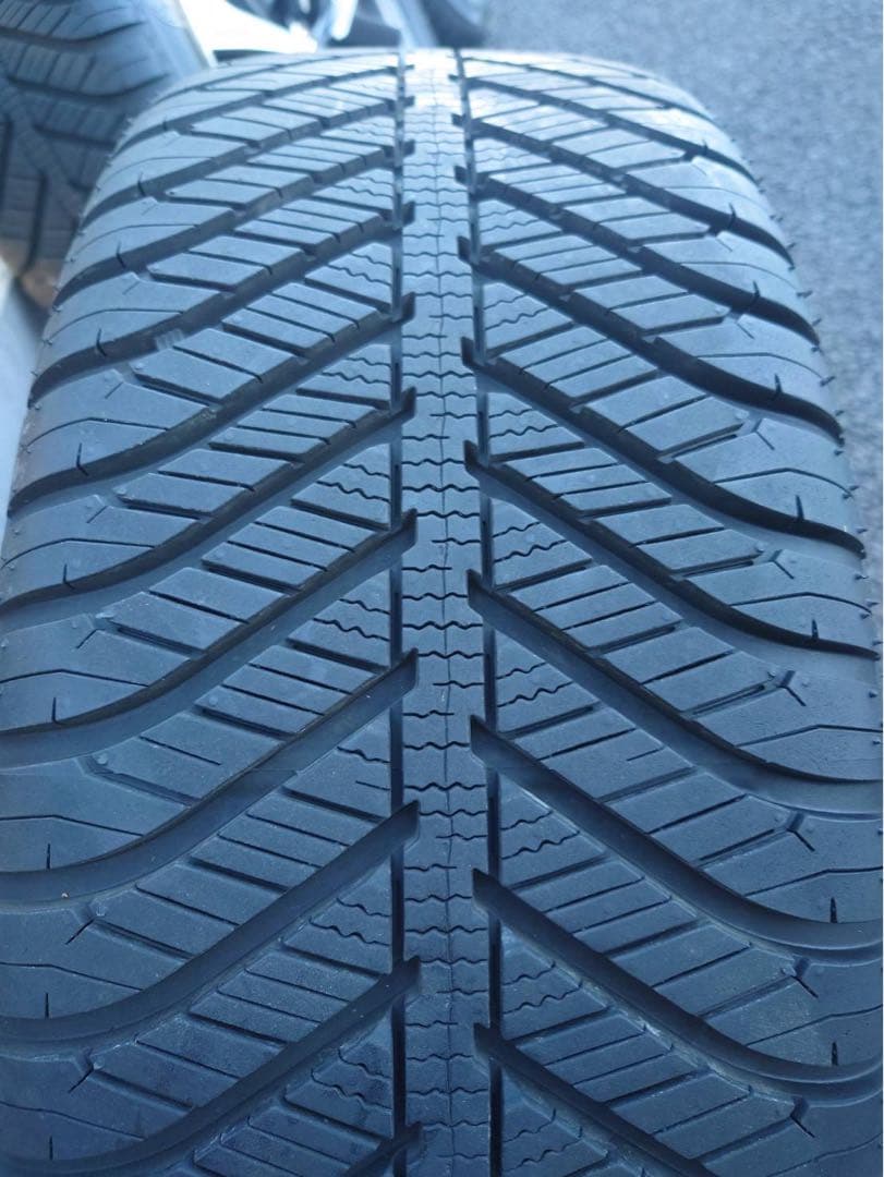 トヨタカローラクロス18インチ純正ホイール　4シーズンタイヤ