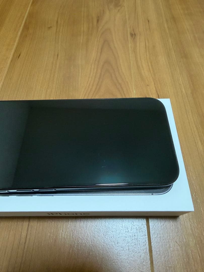 【美品】iPhone15 Pro ブラックチタニウム　256GB SIMフリー