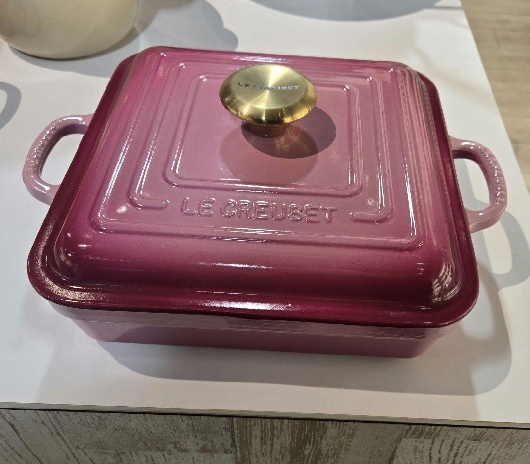 LE CREUSET ベリー　スクエア24センチ