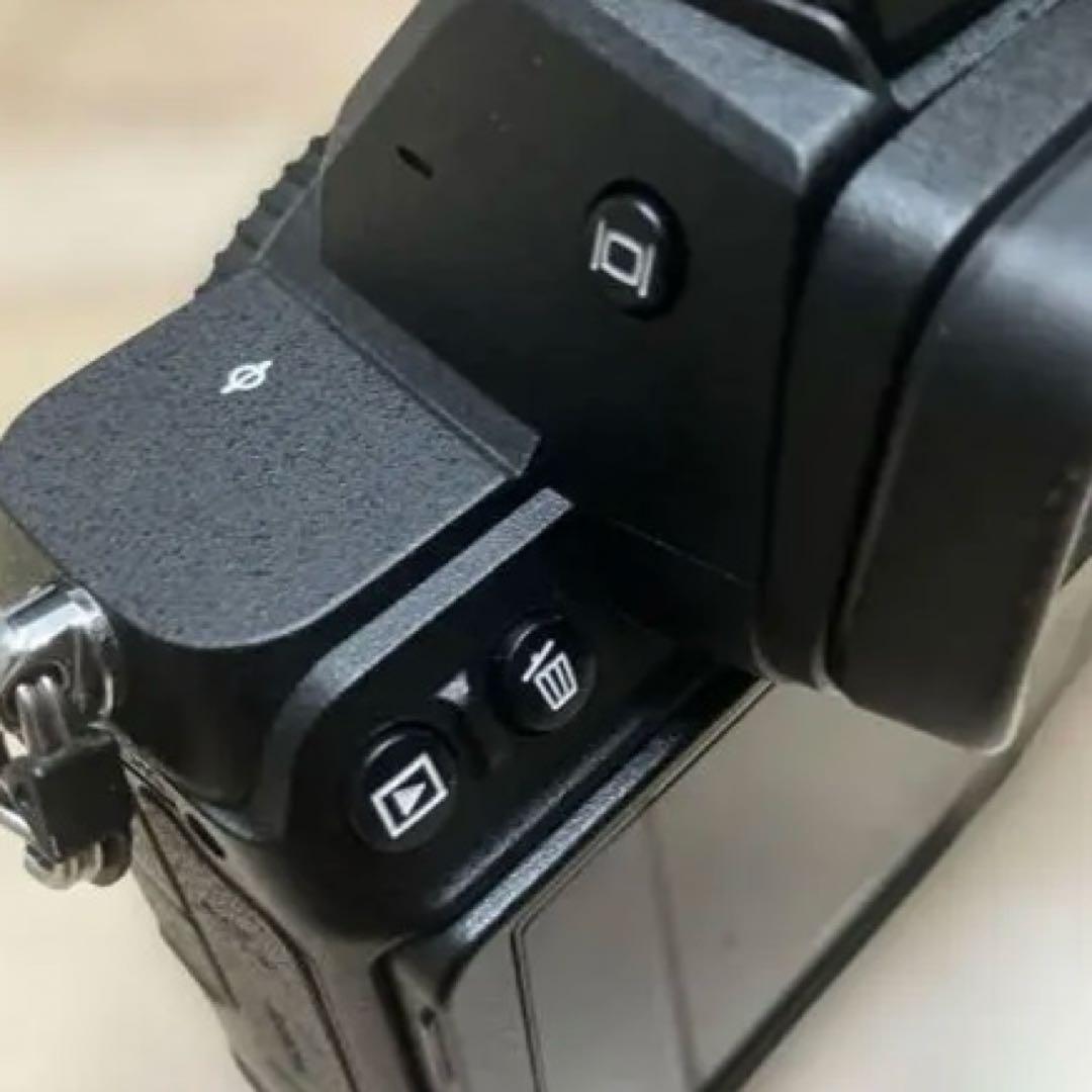 NIKON Z5 ミラーレス一眼　キョウトボーイズのストラップ付