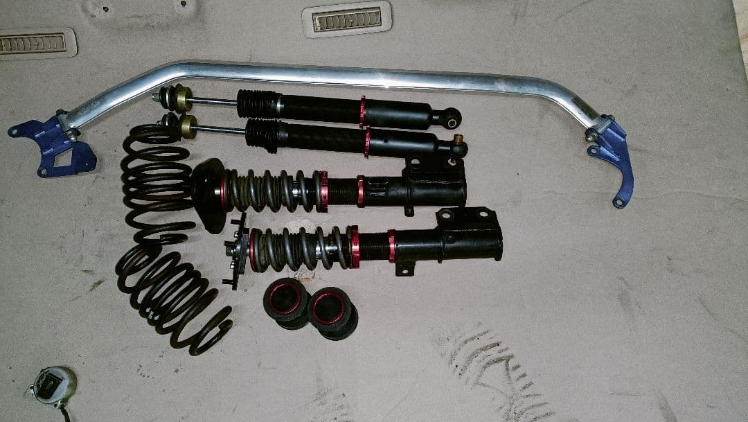 ZVW30 コイルオーバーサスペンションキット