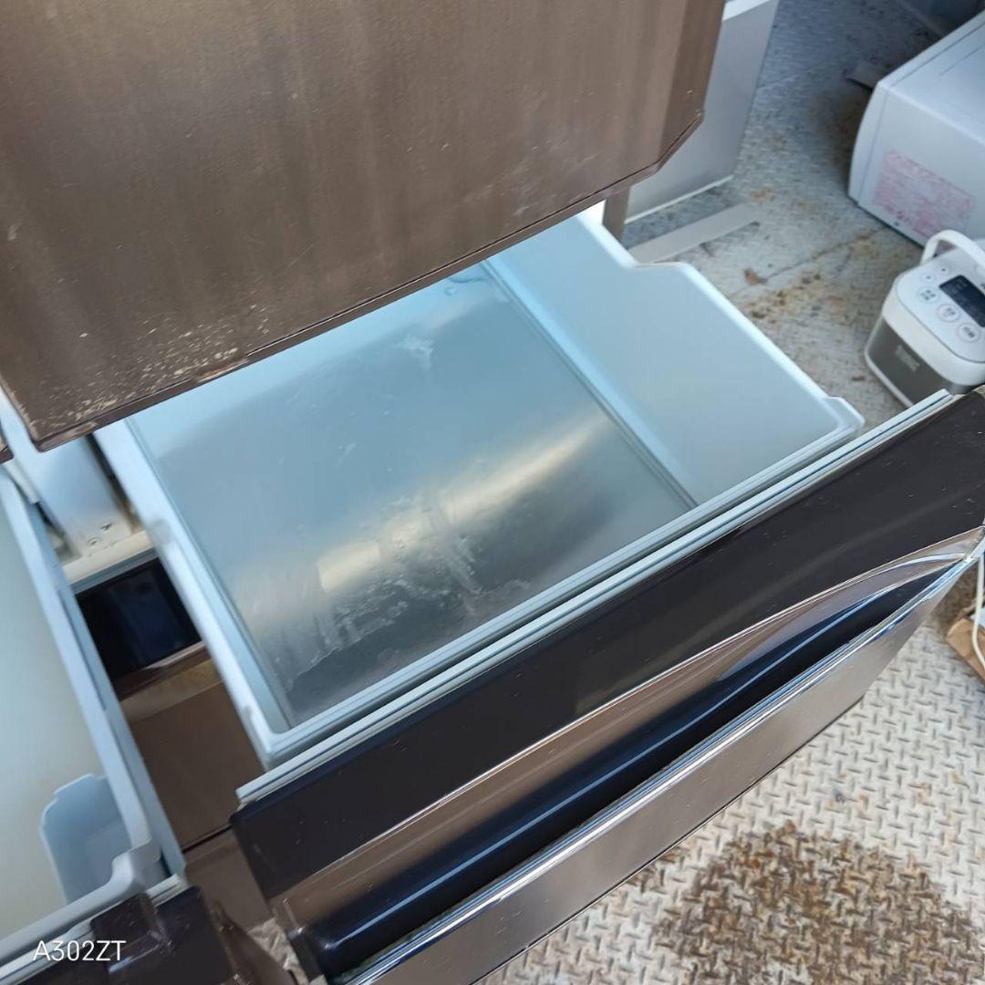 送料設置無料　人気モデル三菱冷蔵庫　520L 木目デザイン