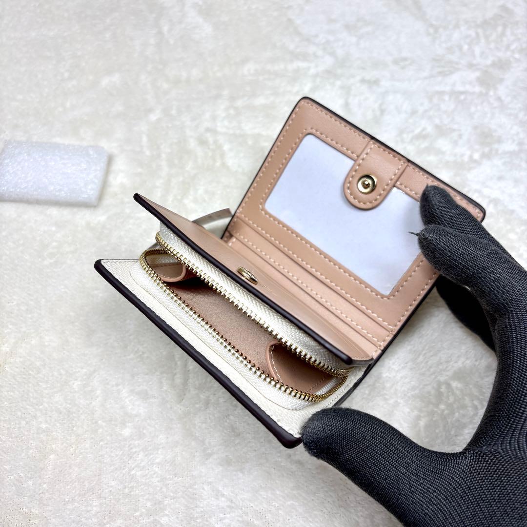 未使用 coach コーチ 猫 ねこ キトゥン 折り財布 財布 ホワイト