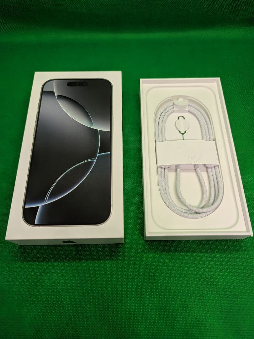 【極美品】iPhone 16 Pro / SIMフリー / 新品フィルム付き