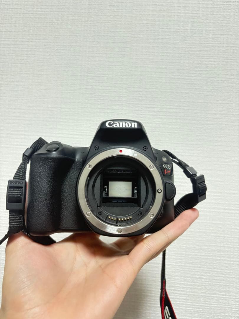 【最安値‼️】Canon EOS Kiss X9 デジタル一眼レフ　本体のみ
