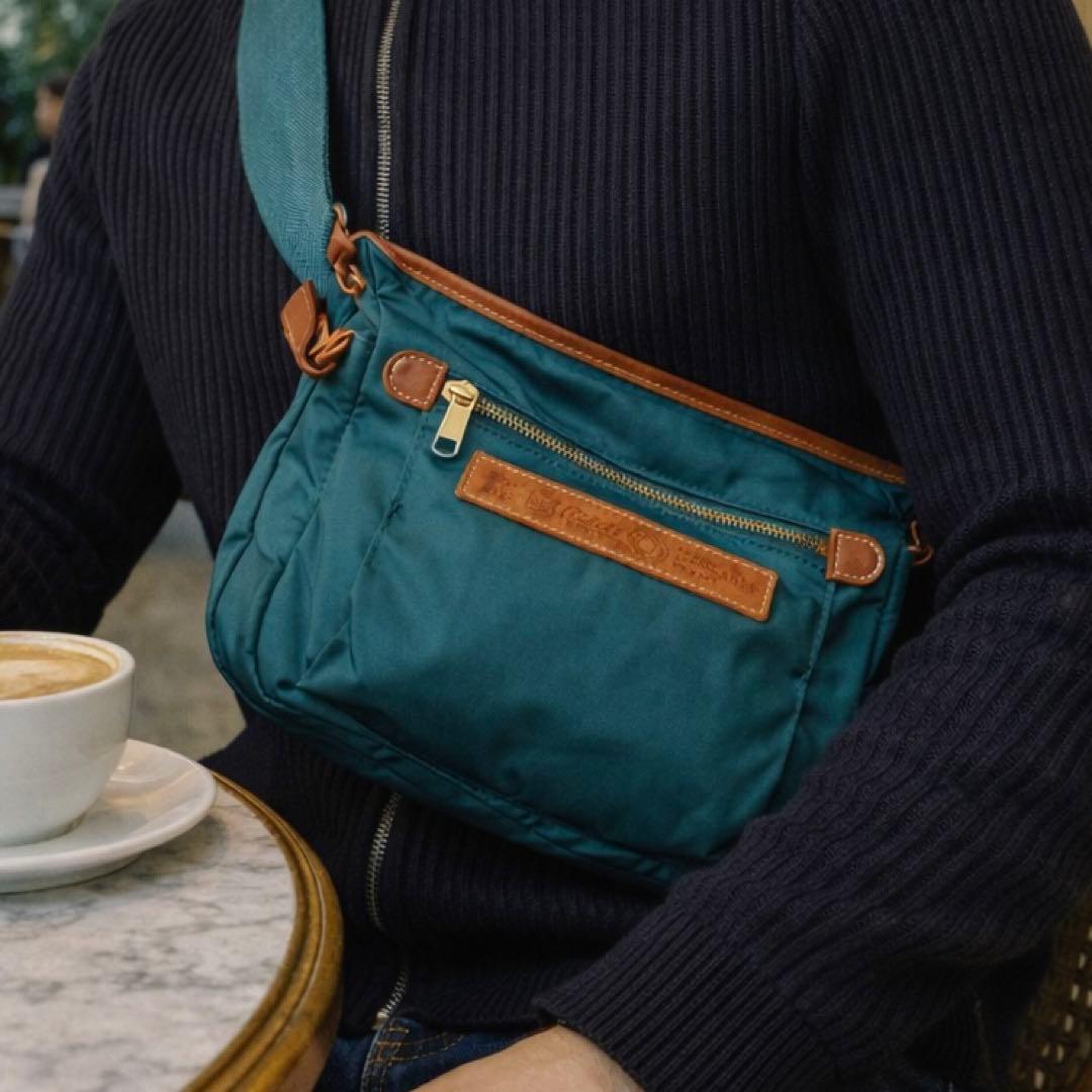 最終値下フェリージ ショルダーバッグ 斜め掛け　ナイロン レザー 05/4希少色