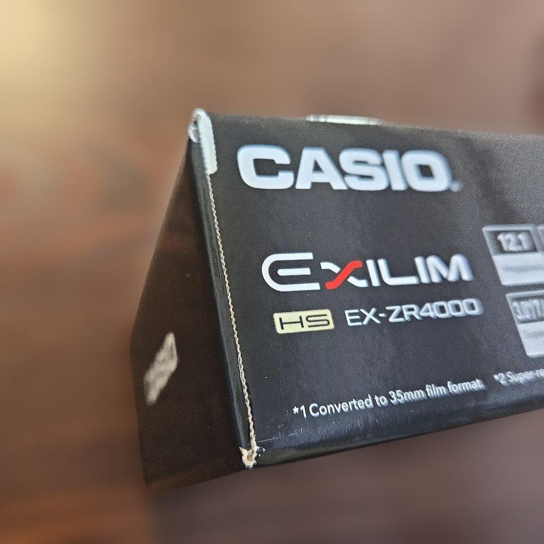 CASIO デジカメ　EX-ZR4000 ホワイト