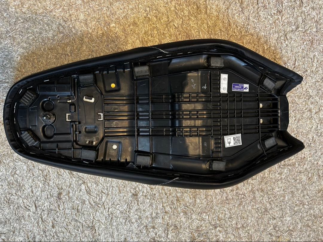 未使用　新品　トライアンフ　スピード400 純正シート ブラック