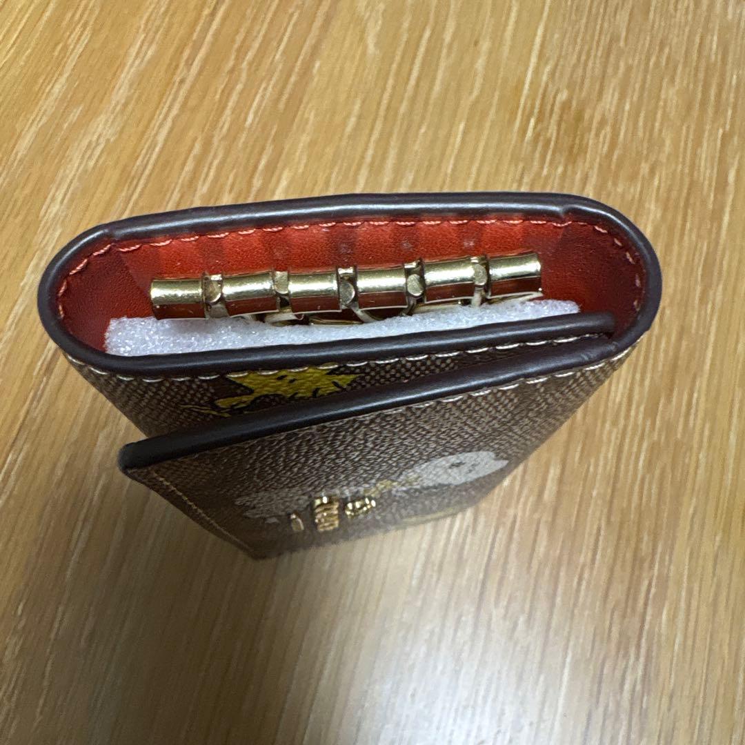 新品未使用　コーチ5連キーケース スヌーピー柄ブラウン