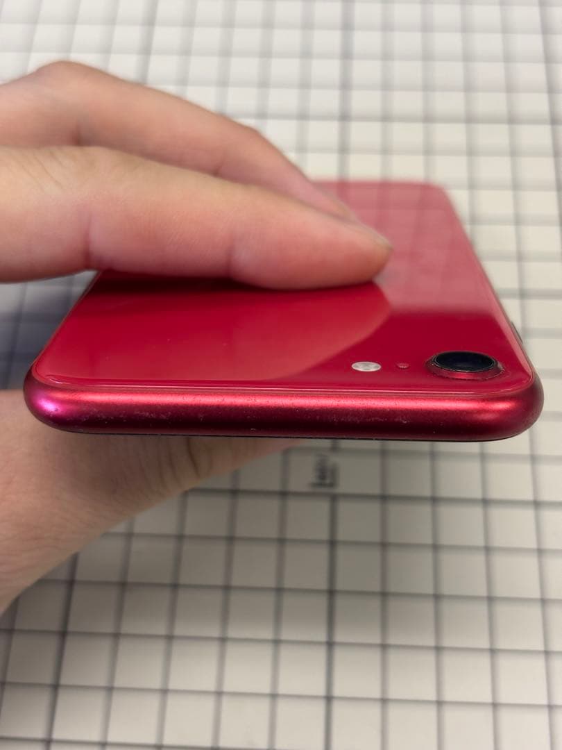 Apple iPhone SE第二世代　RED 本体　SIMフリー