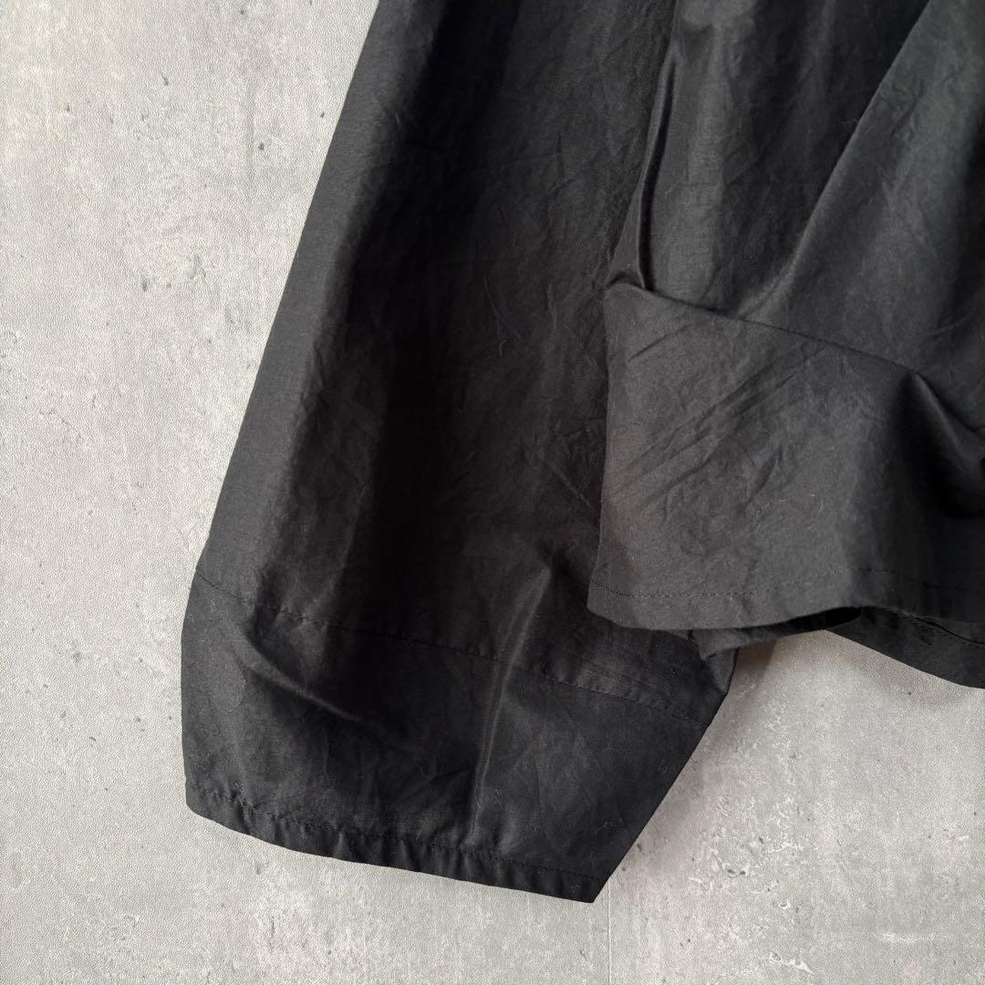 慈雨 ジウ 刺繍デザインカラーブラウス 変形ヘムライン 黒 40 センソユニコ