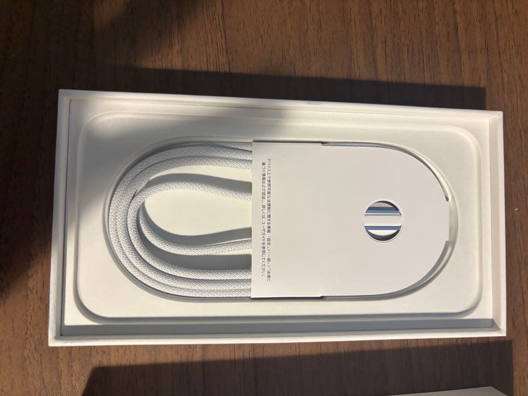 超美品iPhone 16e 128GB ブラック　おまけ付き