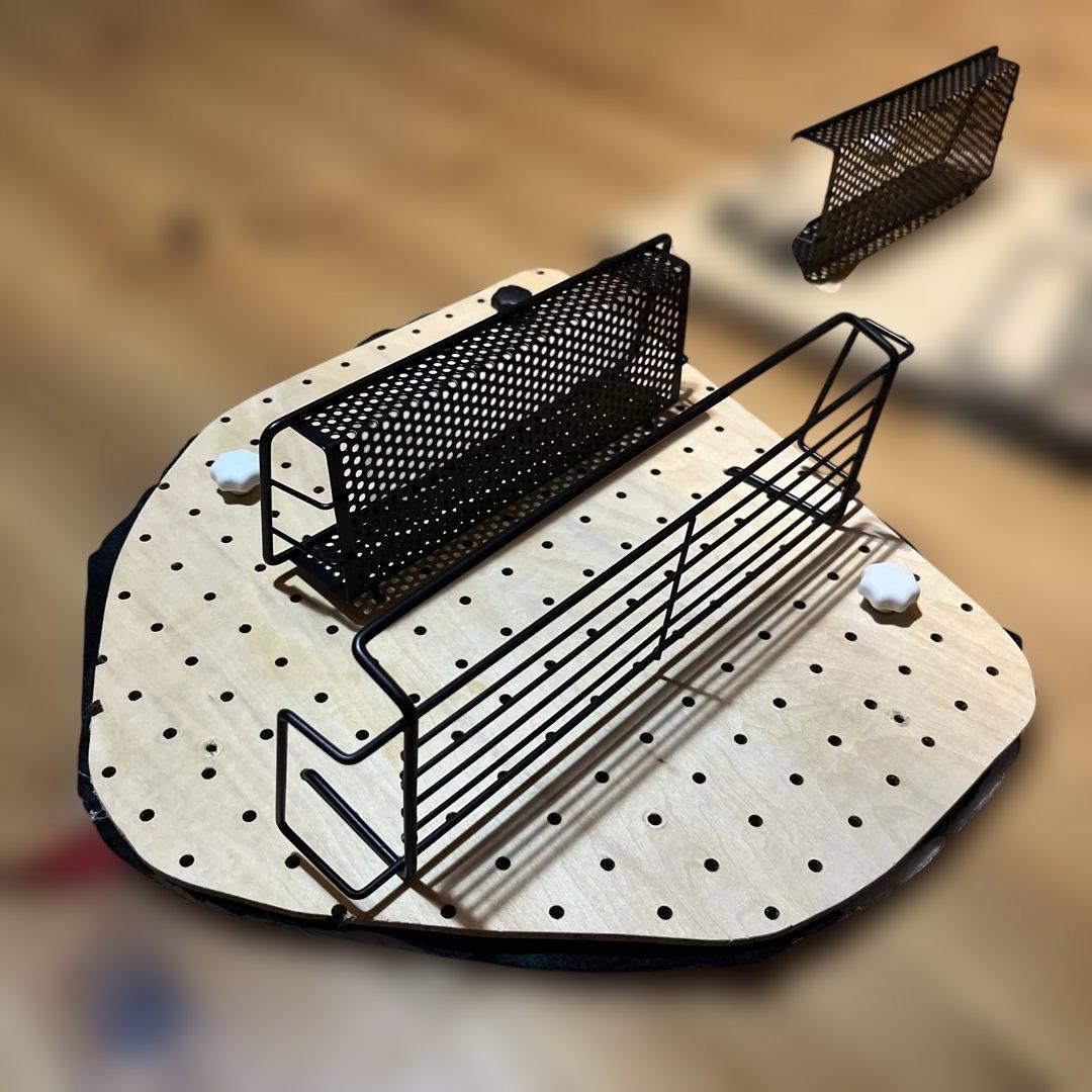 エクストレイルt31 リアクォーターガラス用　有孔ボード兼防寒シェード　棚付き