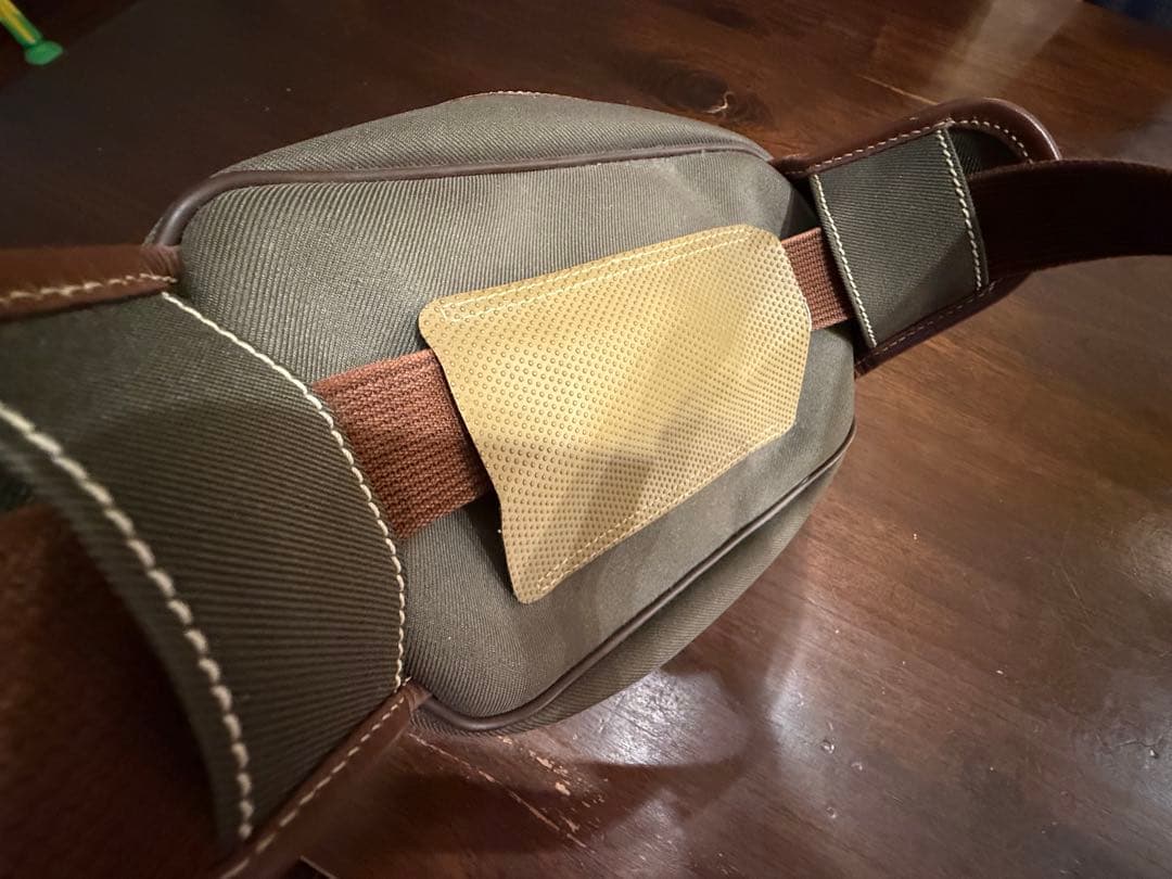 ハンティングワールド　オリーブグリーン ボディバッグ極美品　ユニセックス