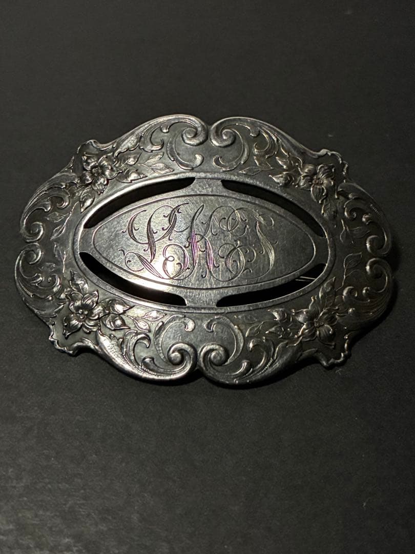 イギリス製 スターリングシルバー ブローチ／英国アンティーク／モノグラム刻印純銀