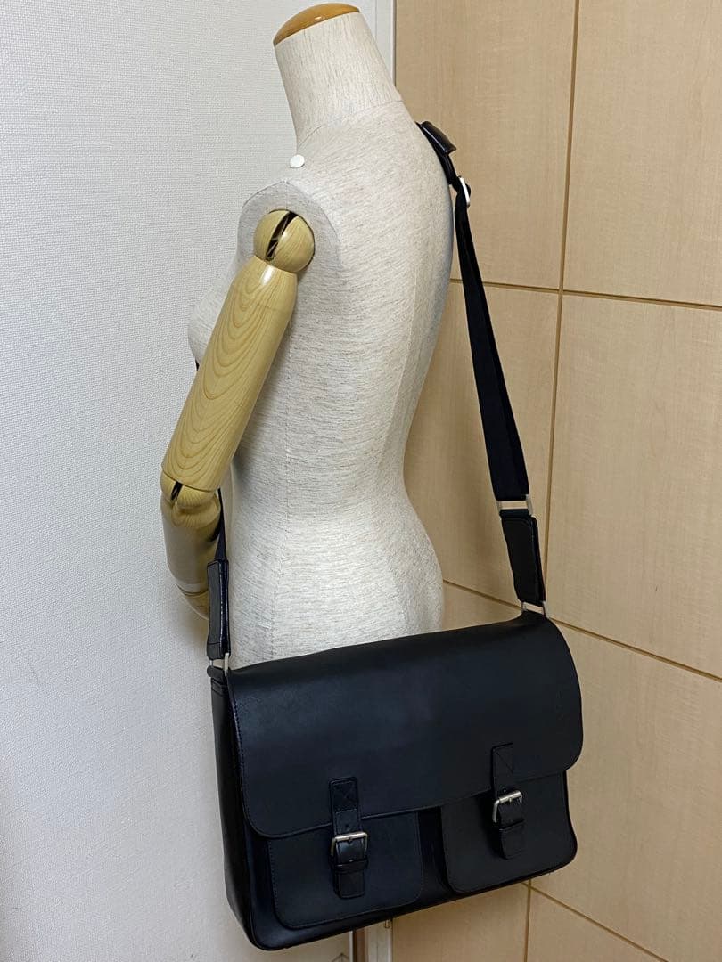 BREE ブラック　本革 メッセンジャーバッグ　肩掛け　斜め掛け　フラップ付き