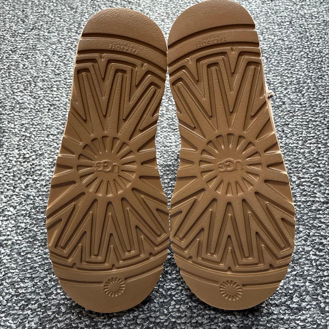 新品・未使用品 UGG CLASSIC MINI II ページュ 24.0cm