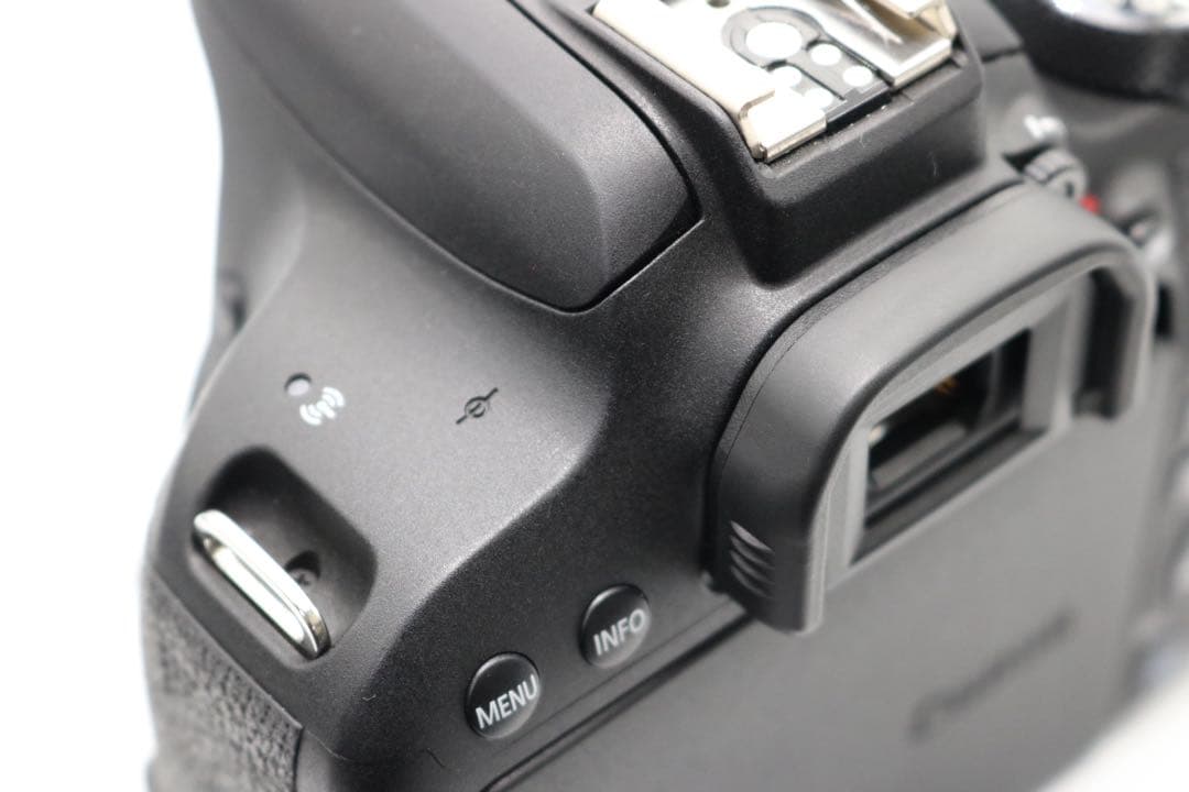 超美品　【Canon EOS Kiss X9i トリプルレンズセット】 安心取引