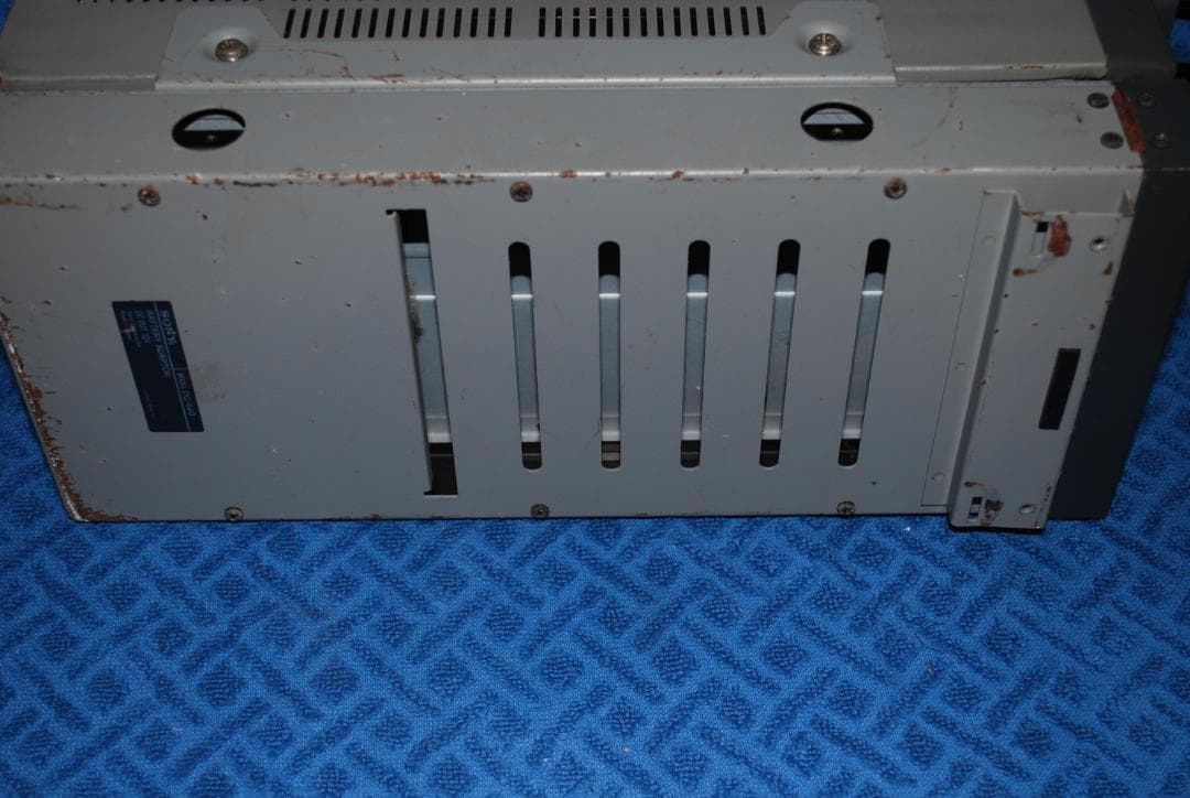 ソニー業務用カラーモニターPVM-6041Q中古ジャンク品の出品です。