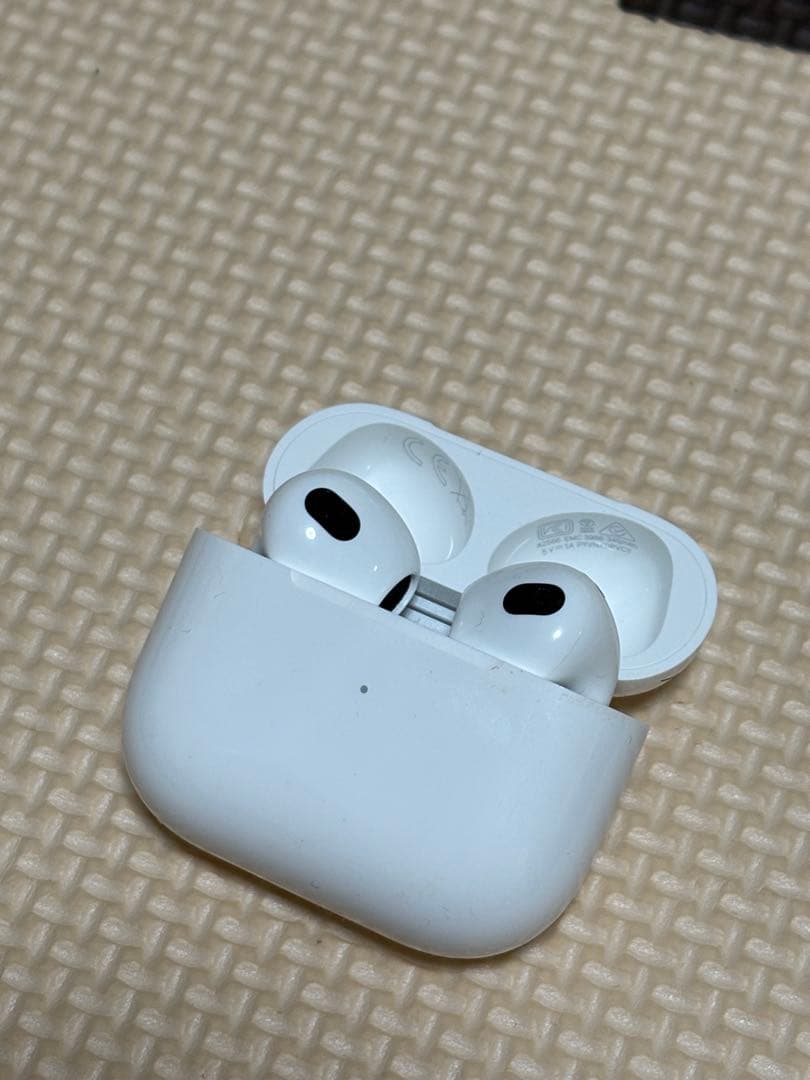 Apple AirPods ワイヤレスイヤホン 第三世代