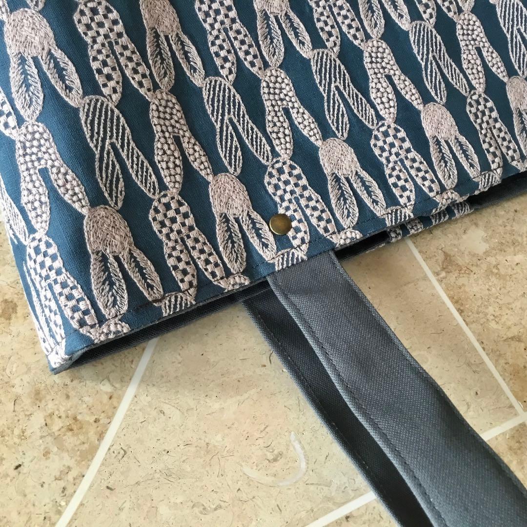 ミナペルホネンpomppiaブルー　大きめ肩掛けトートバッグ　ハンドメイド