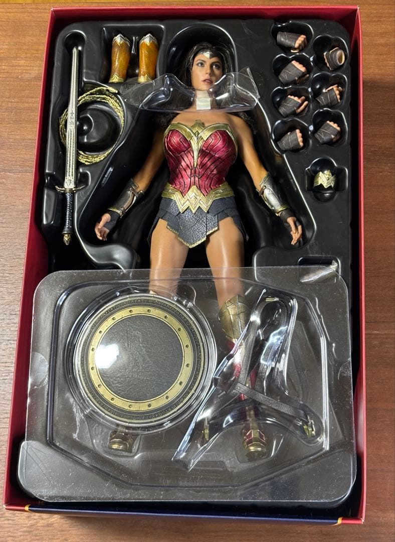 ホットトイズ ワンダーウーマン 1/6 （バットマン vs スーパーマン版）