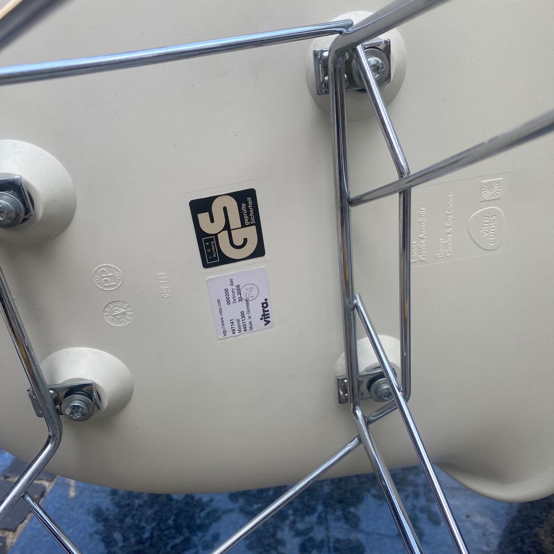 Vitraヴィトラ イームズ アームシェルチェア 焼け検ハーマンミラー値下げ中