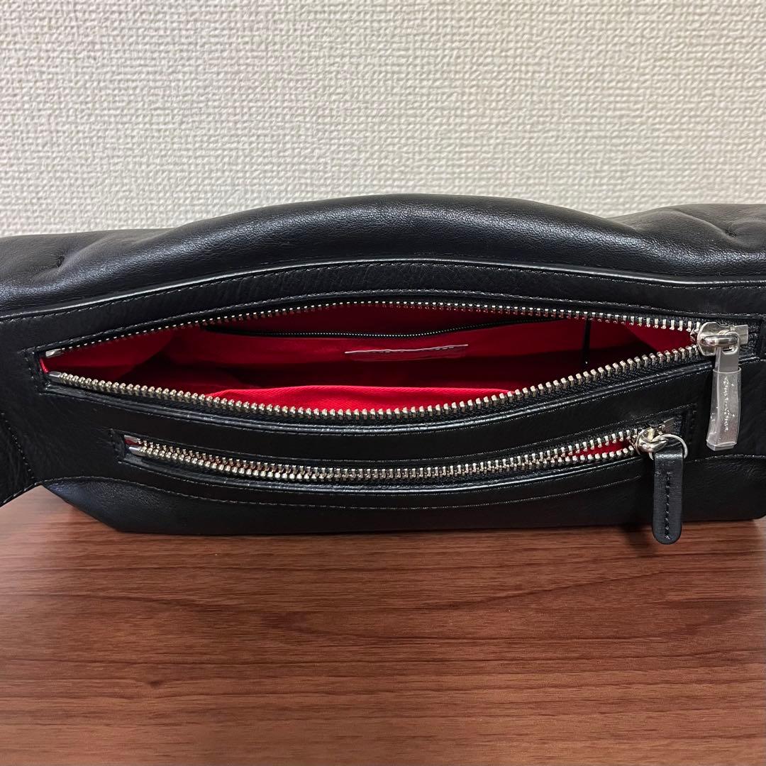 Kawakawa レザー　ボディバック　ショルダーバッグ レザー　ブラック