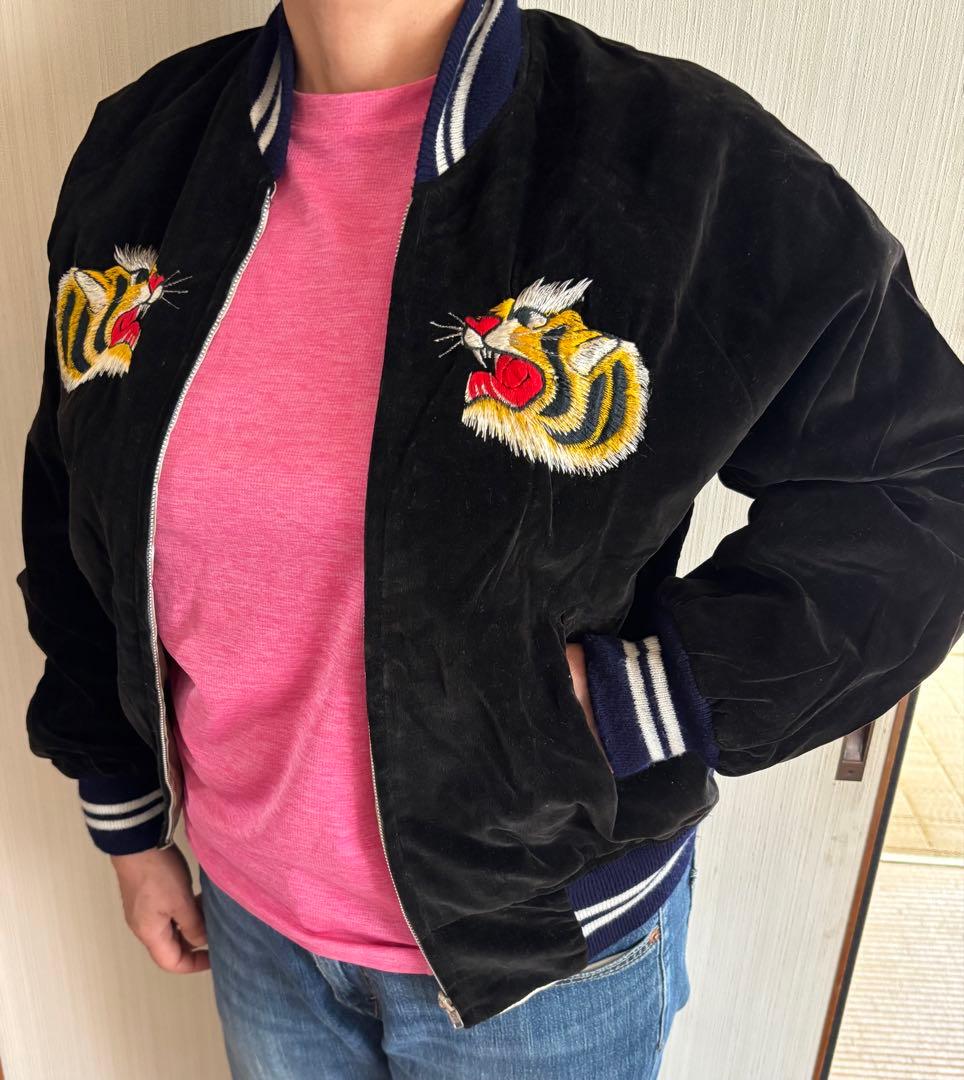 黒い虎刺繍スカジャン Japan