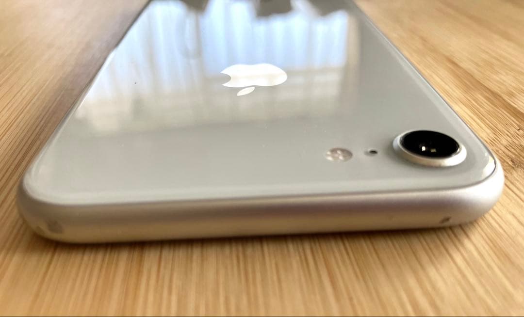 iphone8 シルバー64MB バッテリー100% SIMフリー ドコモ