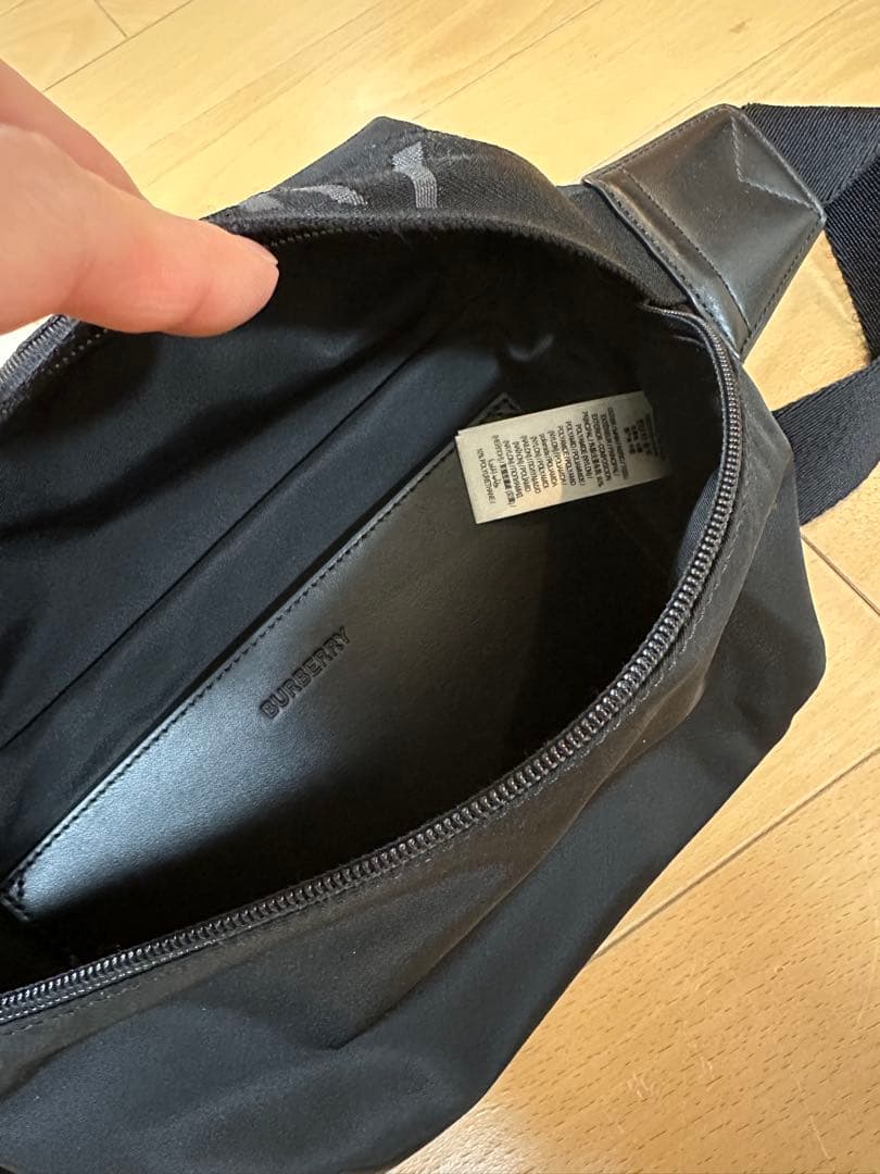BURBERRY ボディバッグ ブラック ポケット有