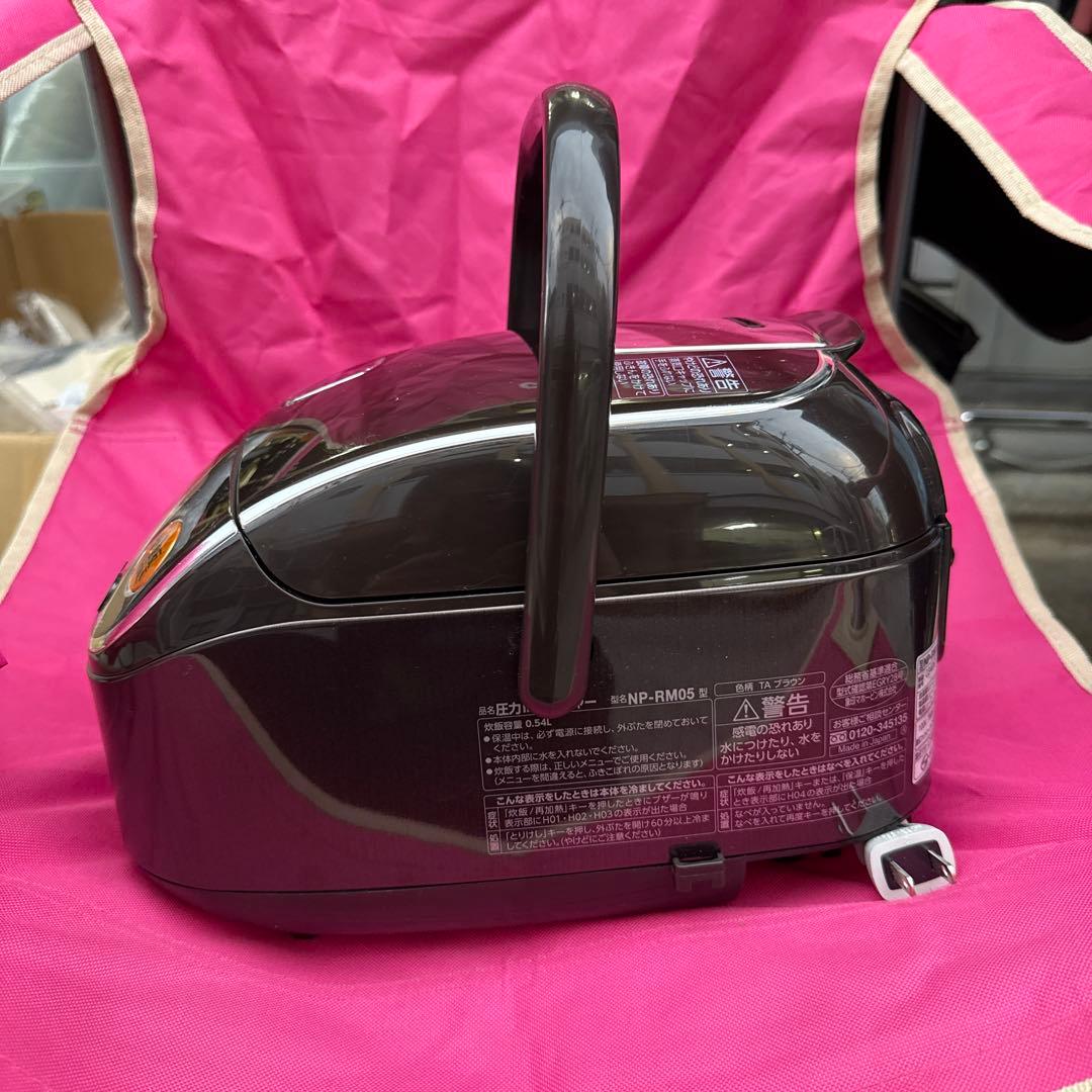 極美品！象印 炊飯器3合圧力IH式極め炊き黒まる厚釜 保温ブラウンNP-RM05