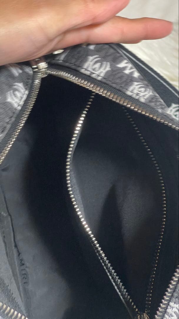 AMIRI ワープ モノグラム キャンバス カメラ クロスボディバッグ