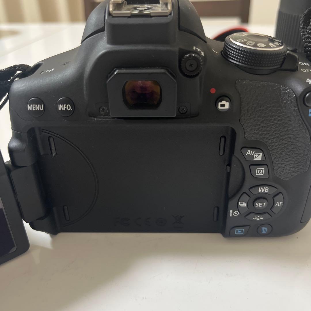 Canon EOS Kiss X8i ダブルレンズセット