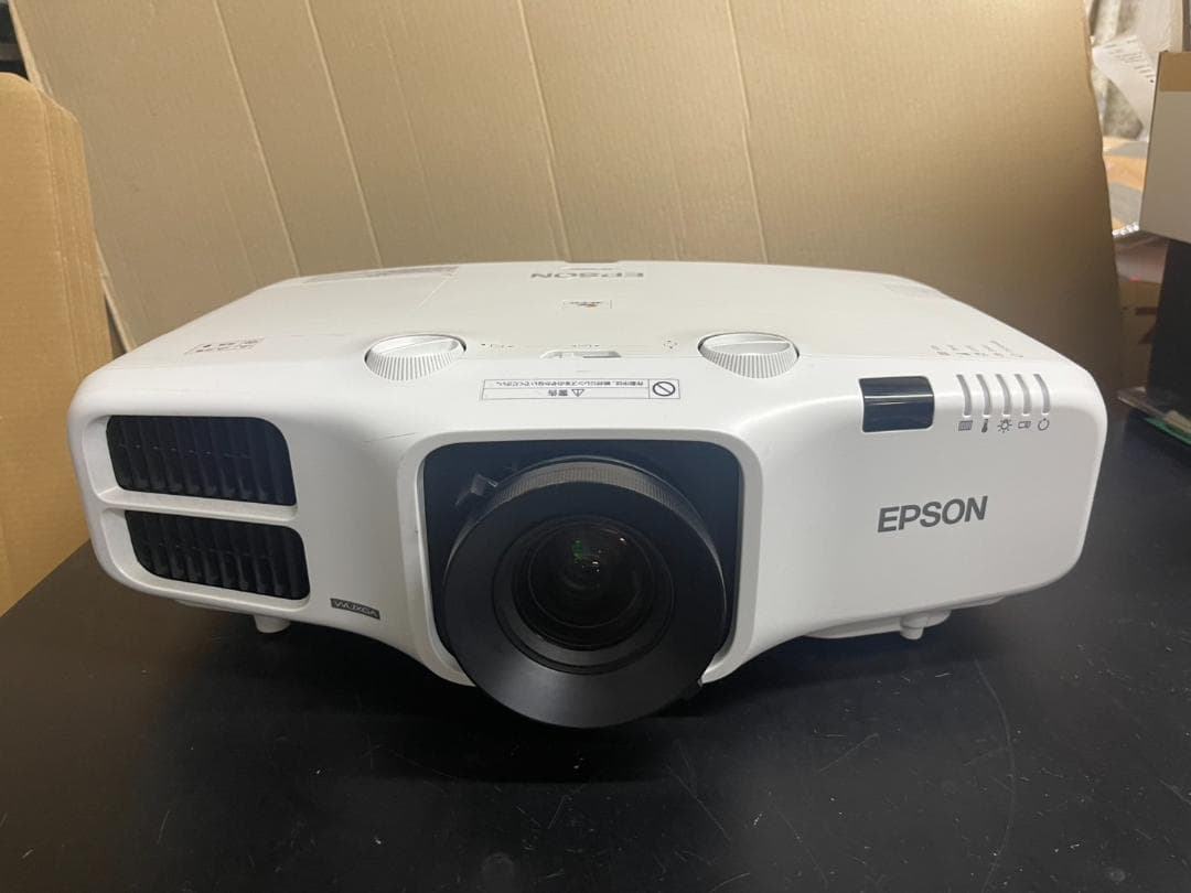 Epson EB-5530U プロジェクター 本体 5500lm 1126時間